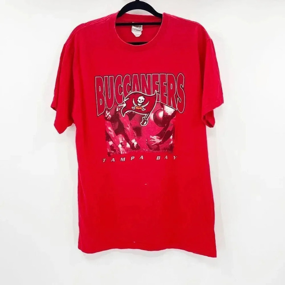 NFL Buccaneers T Shirt Men's L Red Crew Neck Short Sleeve Tampa Bay - Picture 1 of 3